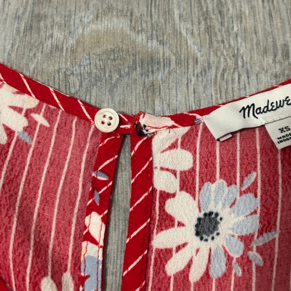 LIKE NEW! Women's Maxwell Red Floral 3/4 Top - XS - Picture 10 of 11